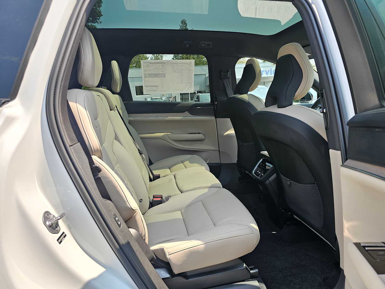2025 Volvo EX90 Plus - Photo 12