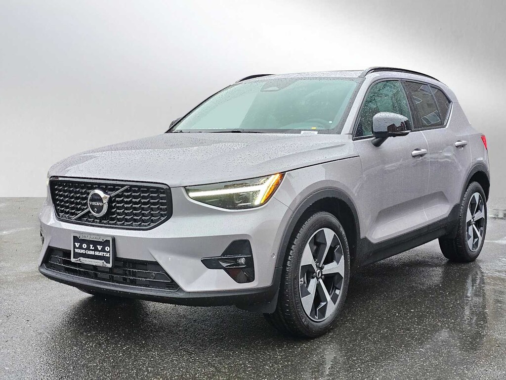 New 2026 Volvo XC40 B5 Plus SUV