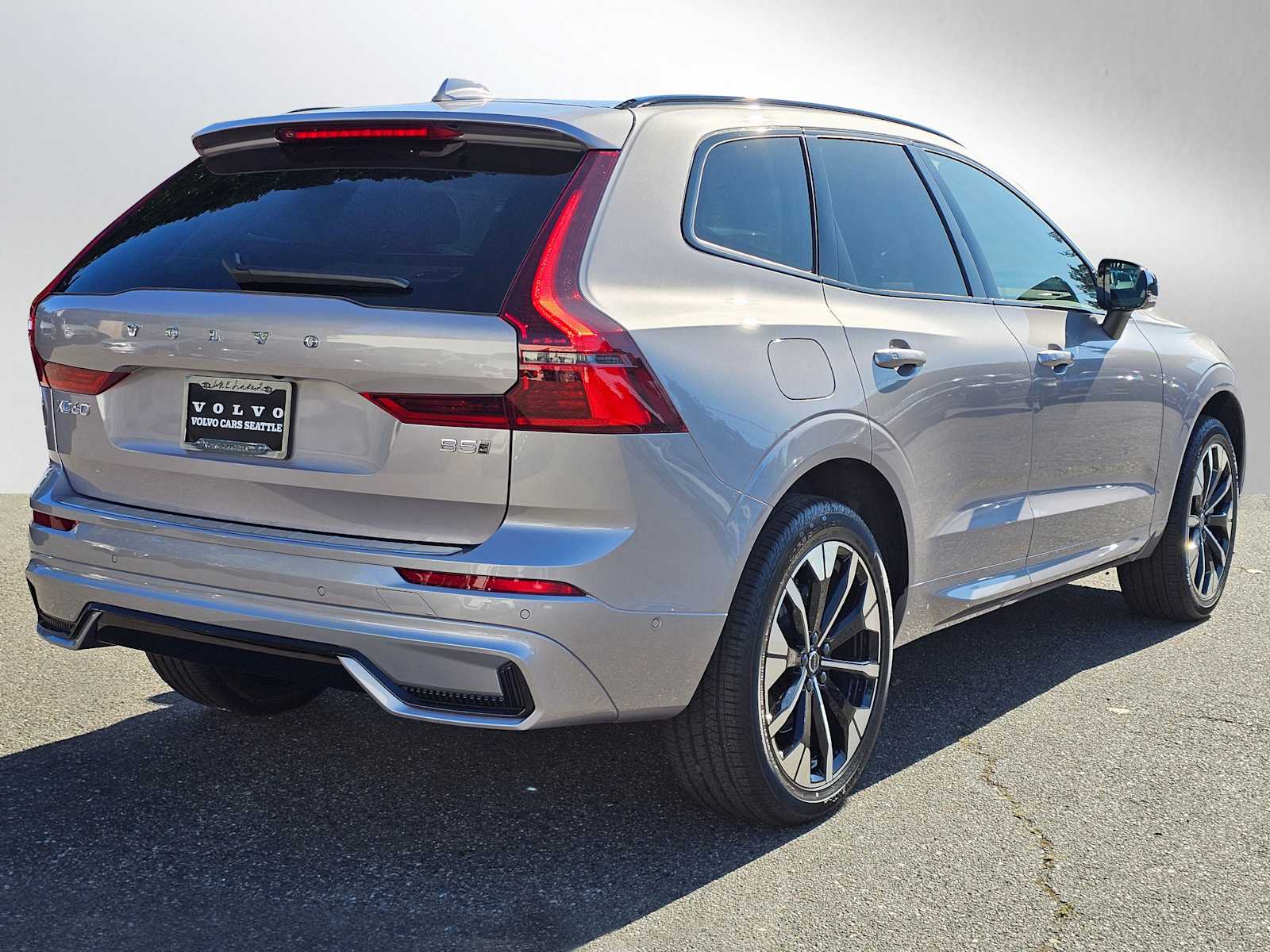 2026 Volvo XC60 B5 Plus photo 3