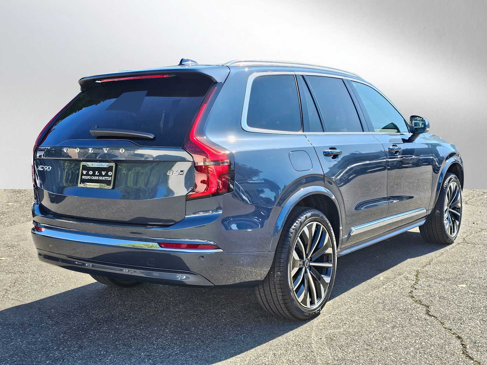 2026 Volvo XC90 Plus photo 3
