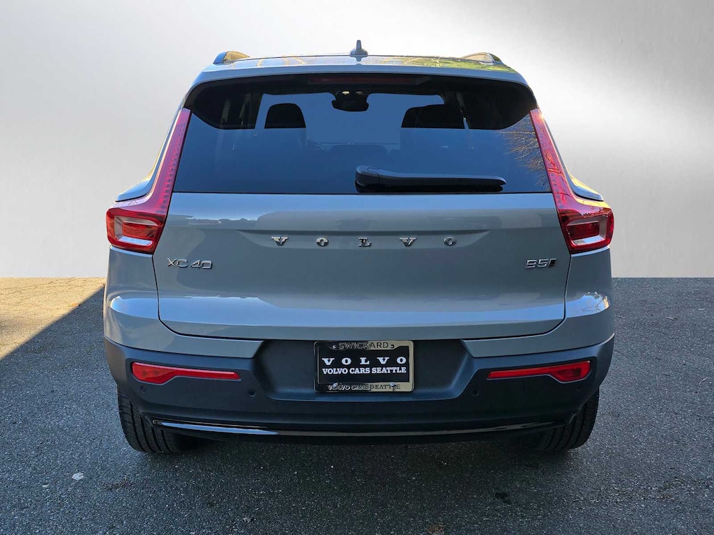 New 2026 Volvo XC40 B5 Plus SUV