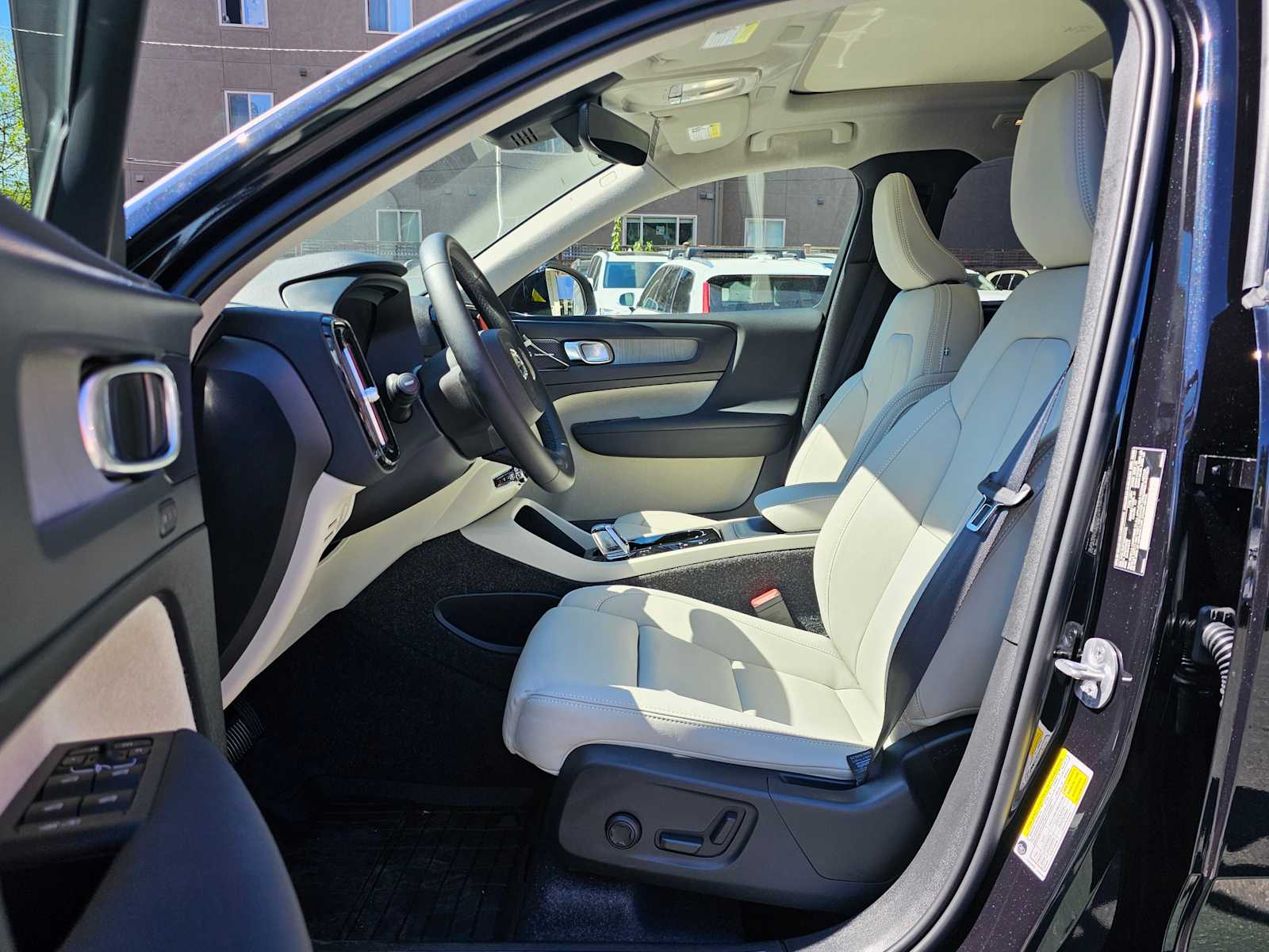 2025 Volvo XC40 Ultra - Photo 20