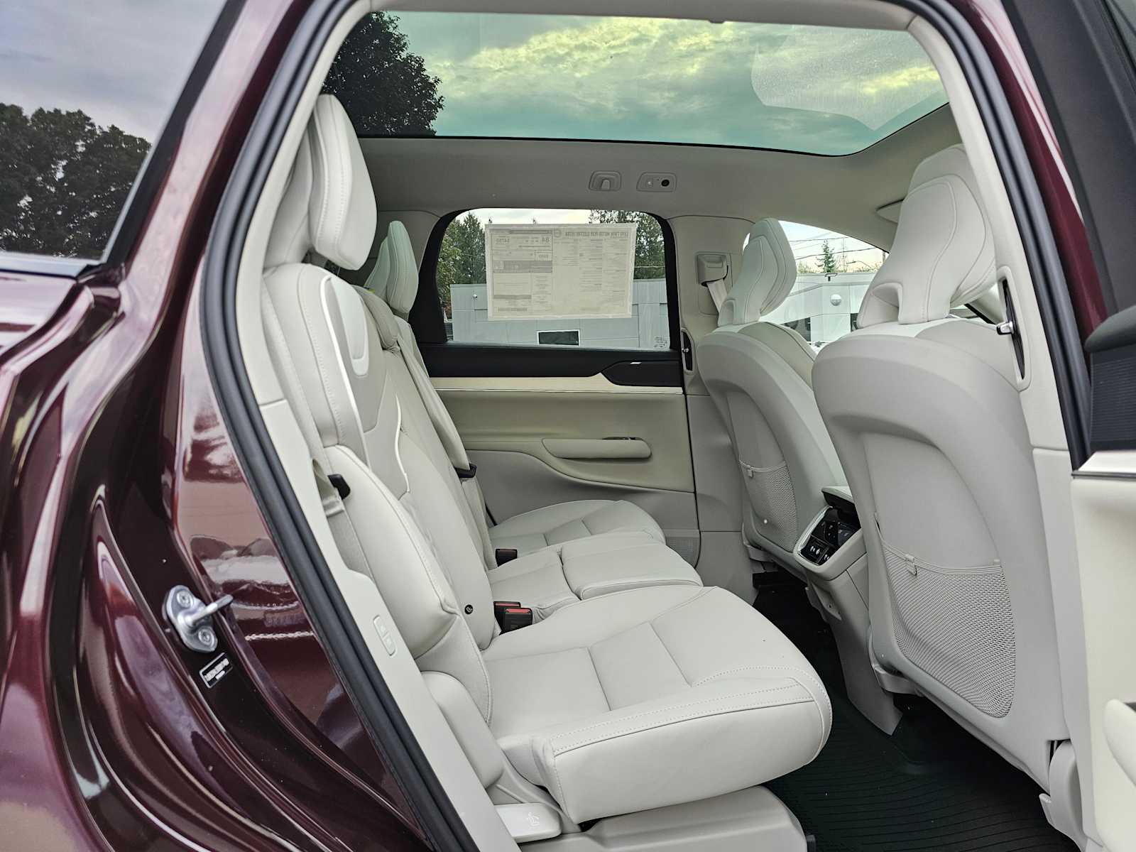 2025 Volvo EX90 Ultra - Photo 12