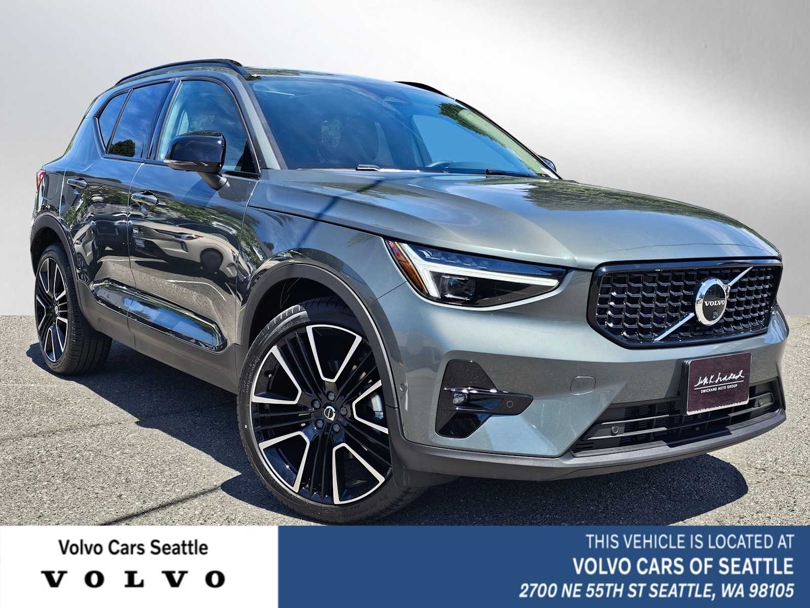 2024 Volvo XC40 B5 Ultimate Bright AWD's photo