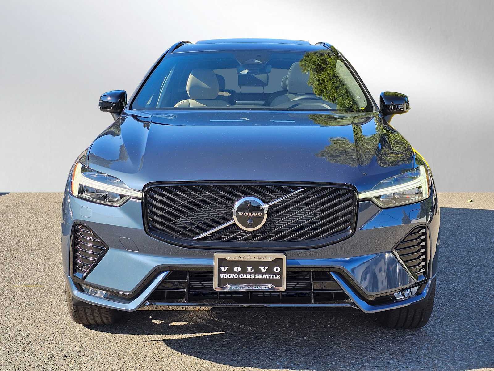 2026 Volvo XC60 B5 Plus photo 2