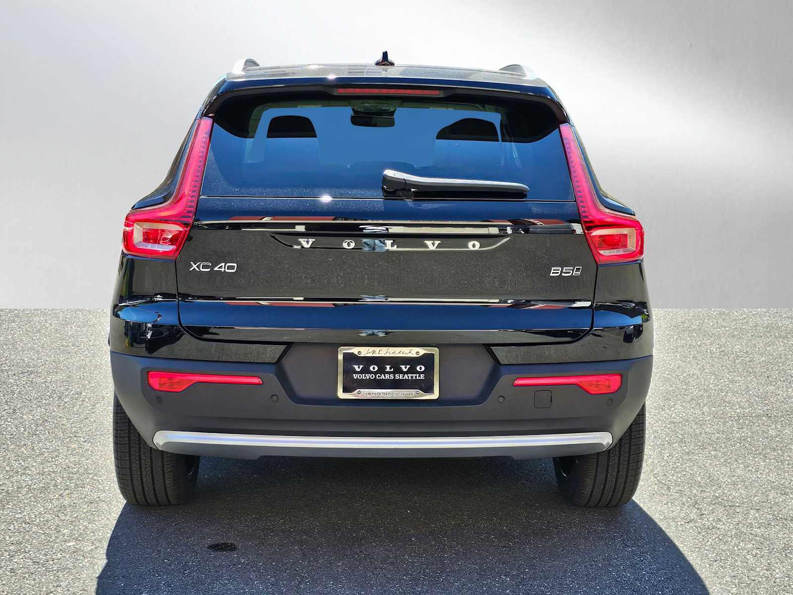 2025 Volvo XC40 photo 4