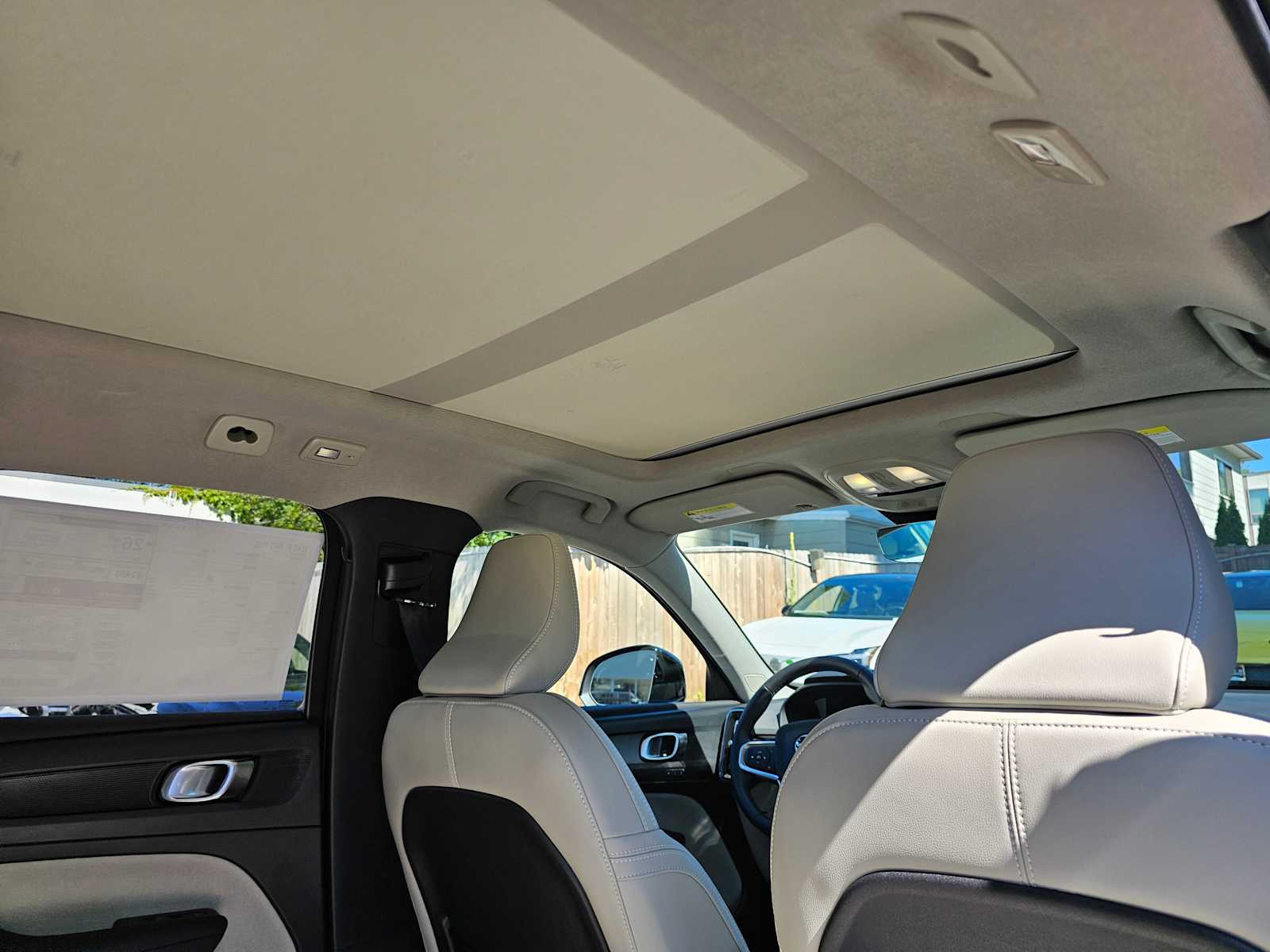 2025 Volvo XC40 Plus - Photo 13