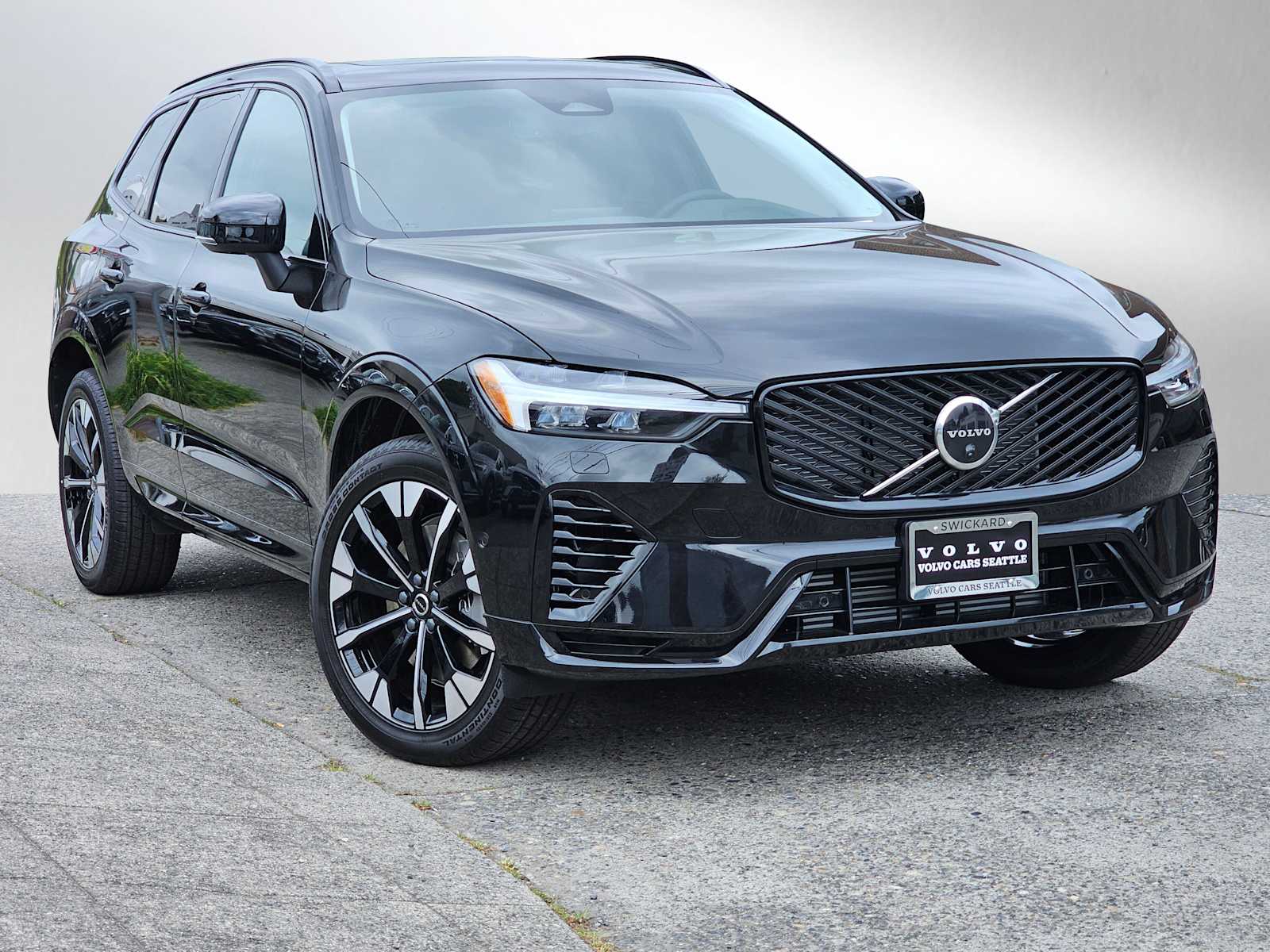 2026 Volvo XC60 T8 Plus Dark AWD's photo