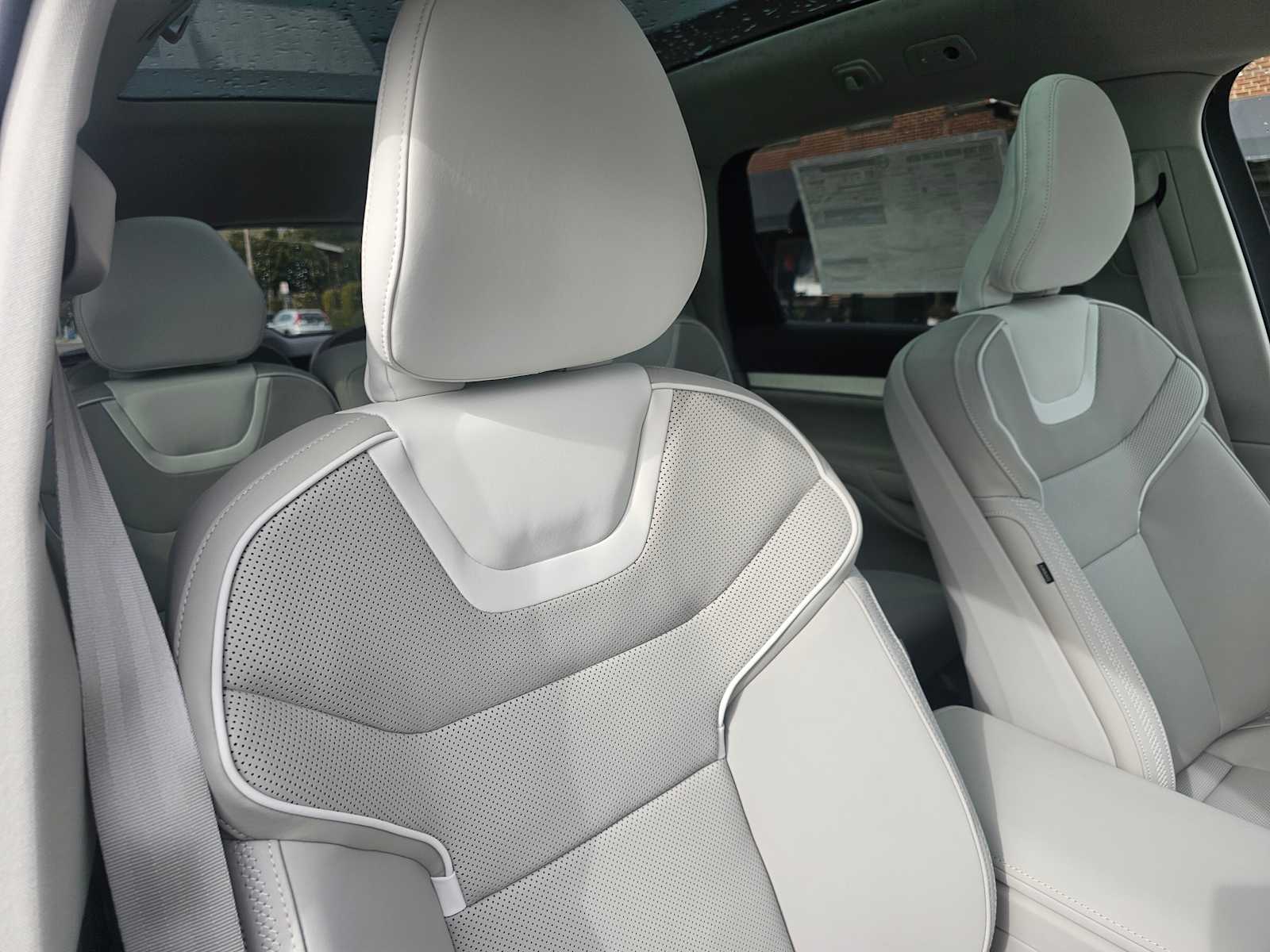 2025 Volvo EX90 Ultra - Photo 12