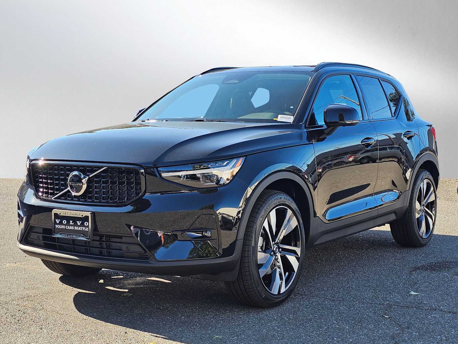 2026 Volvo XC40 photo 3