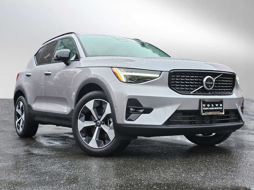 New 2026 Volvo XC40 B5 Plus SUV