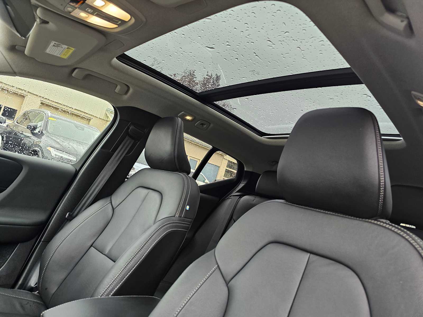 2025 Volvo XC40 Core - Photo 25