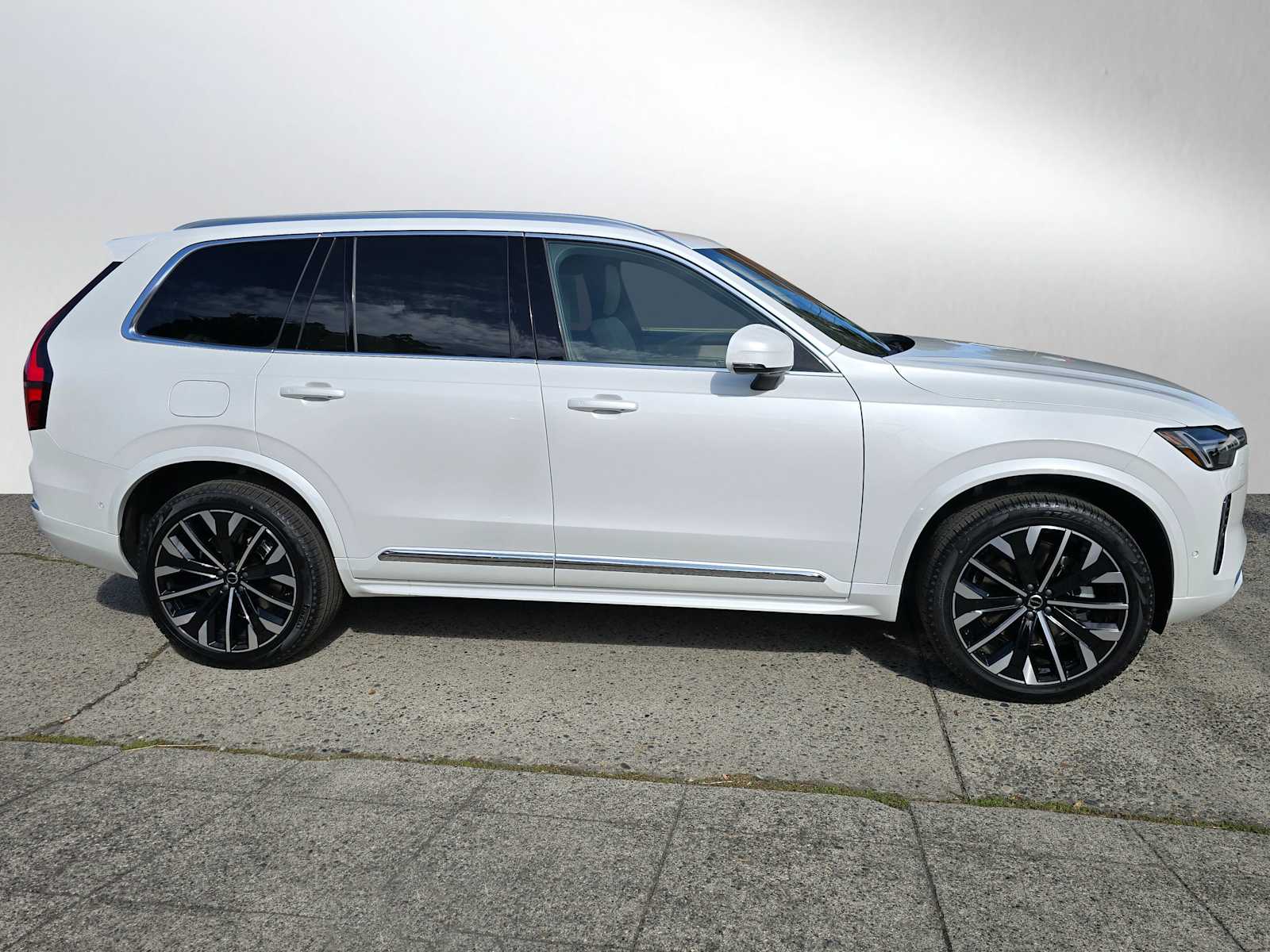 2026 Volvo XC90 Plus - Photo 6