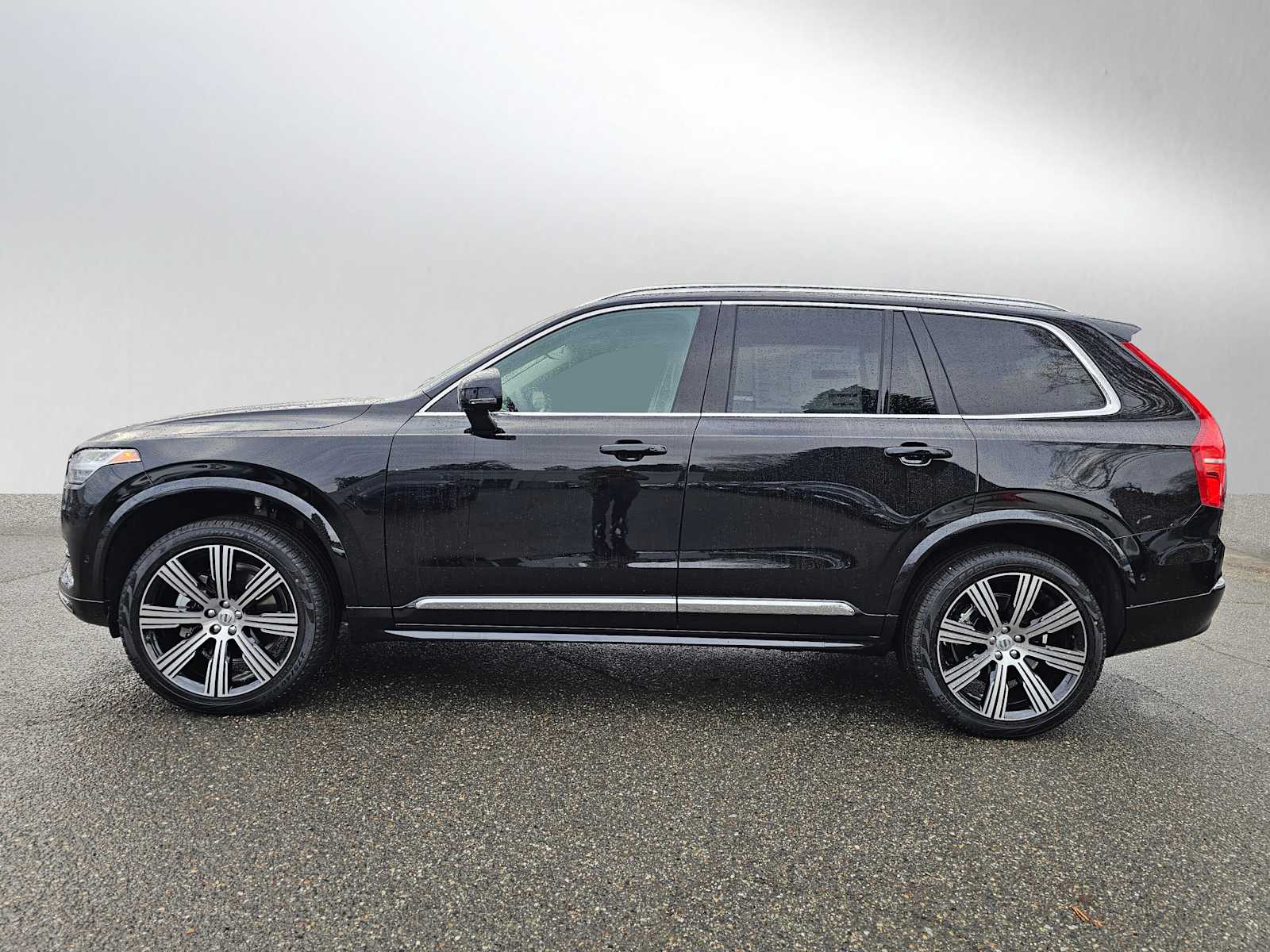 2025 Volvo XC90 Plus photo 2