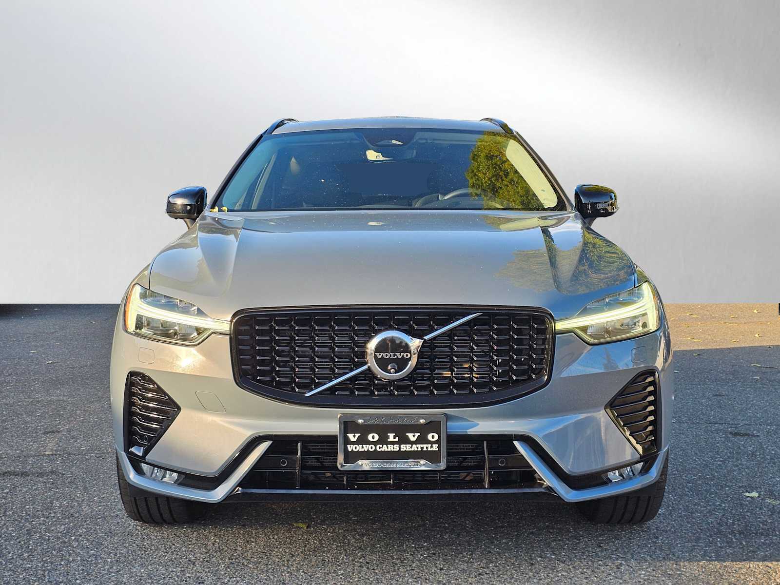 2024 Volvo XC60 B5 Plus photo 2