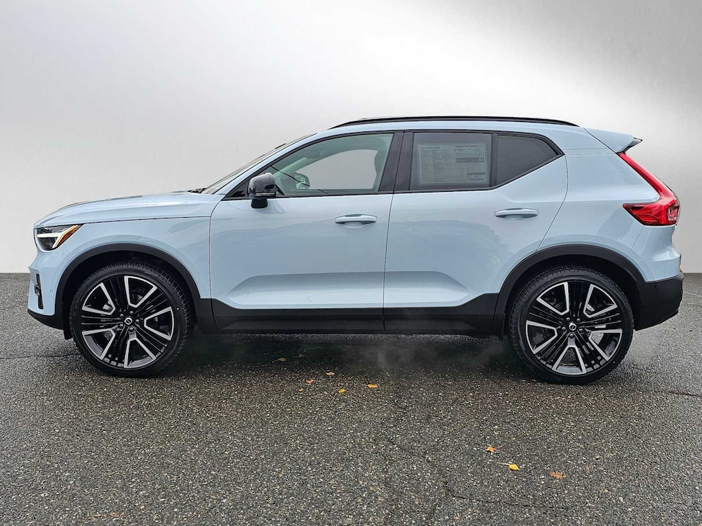 New 2026 Volvo XC40 B5 Ultra SUV