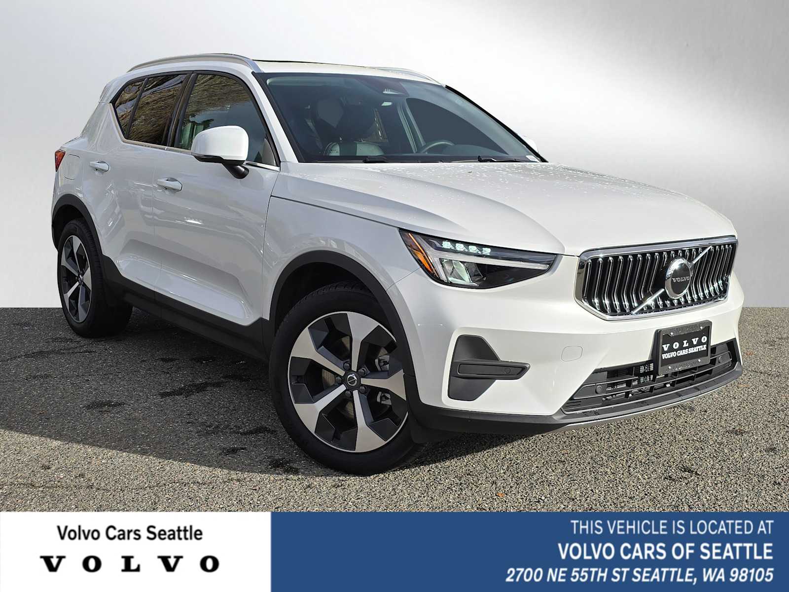 2025 Volvo XC40 Core's photo