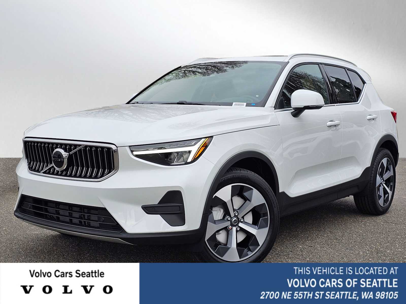2025 Volvo XC40 B5 Core Bright Theme