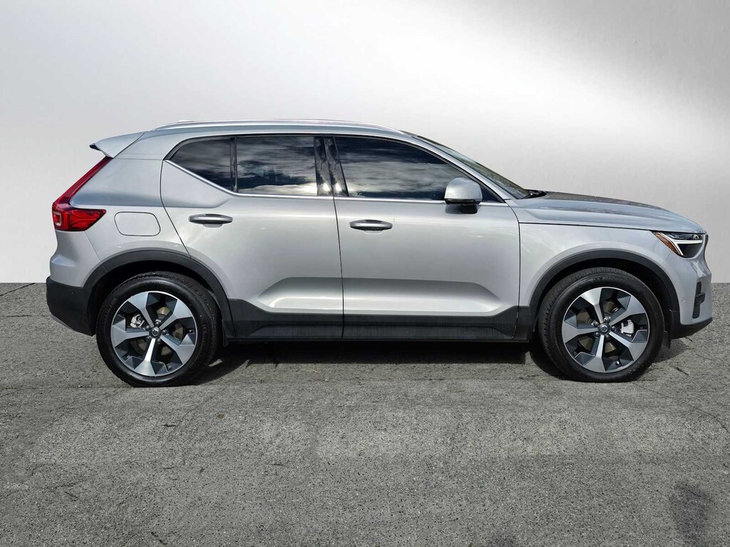 Certified 2023 Volvo XC40 B5 AWD Plus Bright SUV