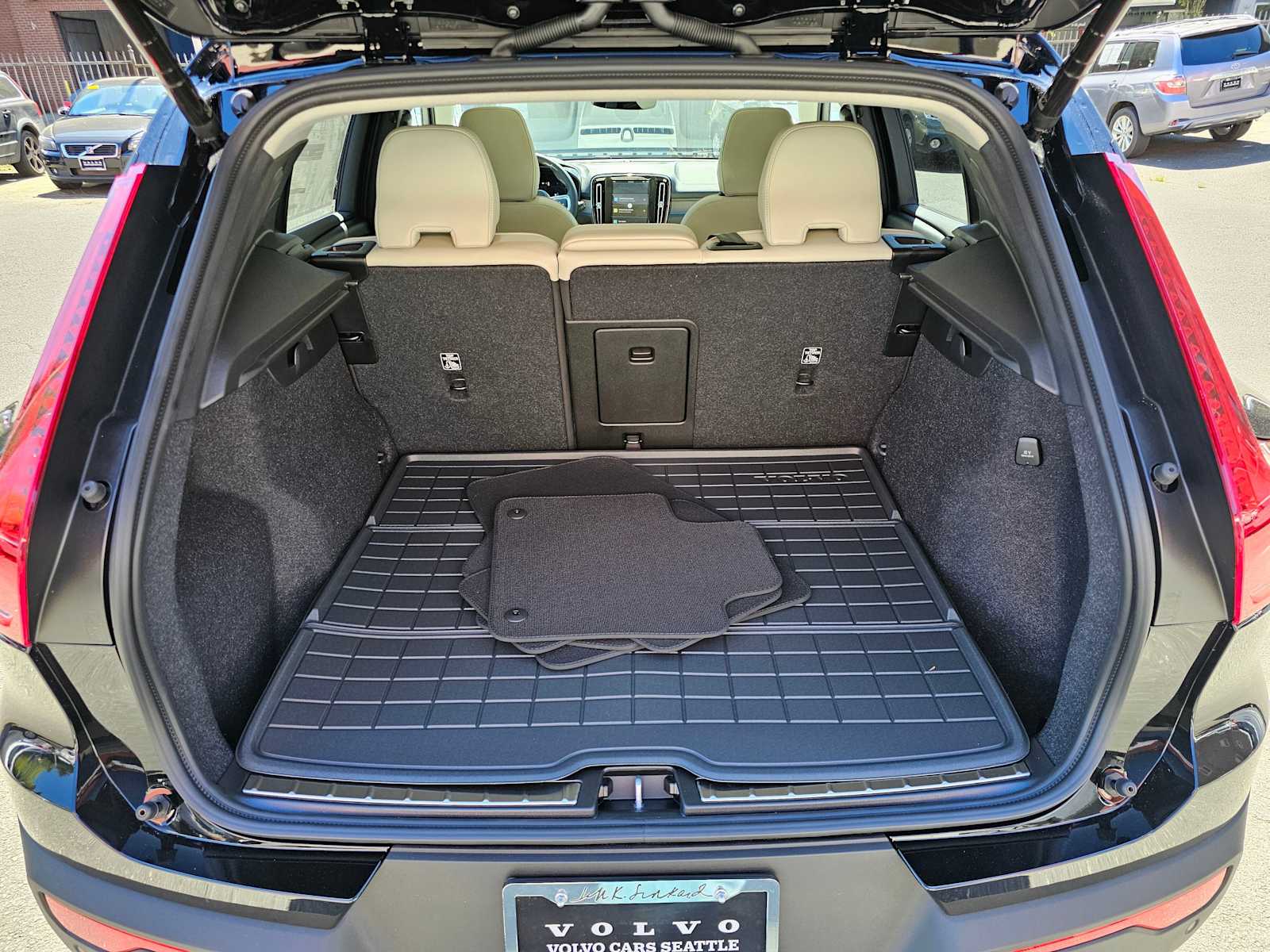 2025 Volvo XC40 Ultra - Photo 16