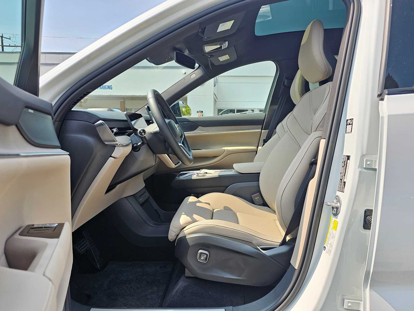 2025 Volvo EX90 Plus - Photo 19