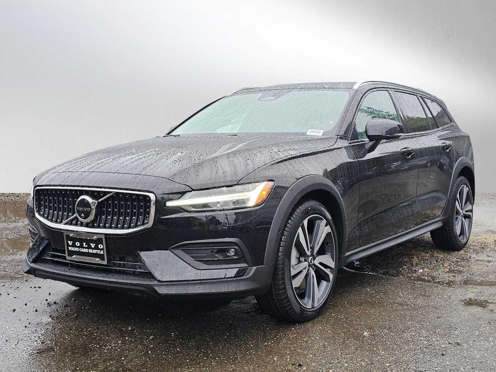 2026 Volvo V60 Cross Country B5 Plus photo 3