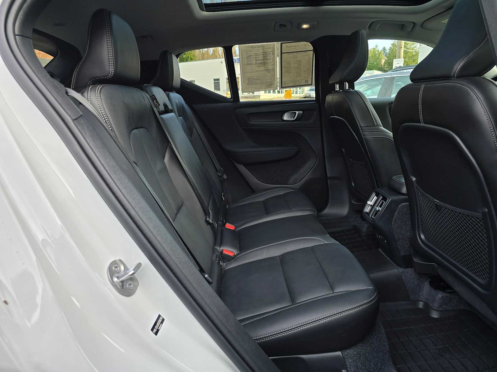 2025 Volvo XC40 Core - Photo 11