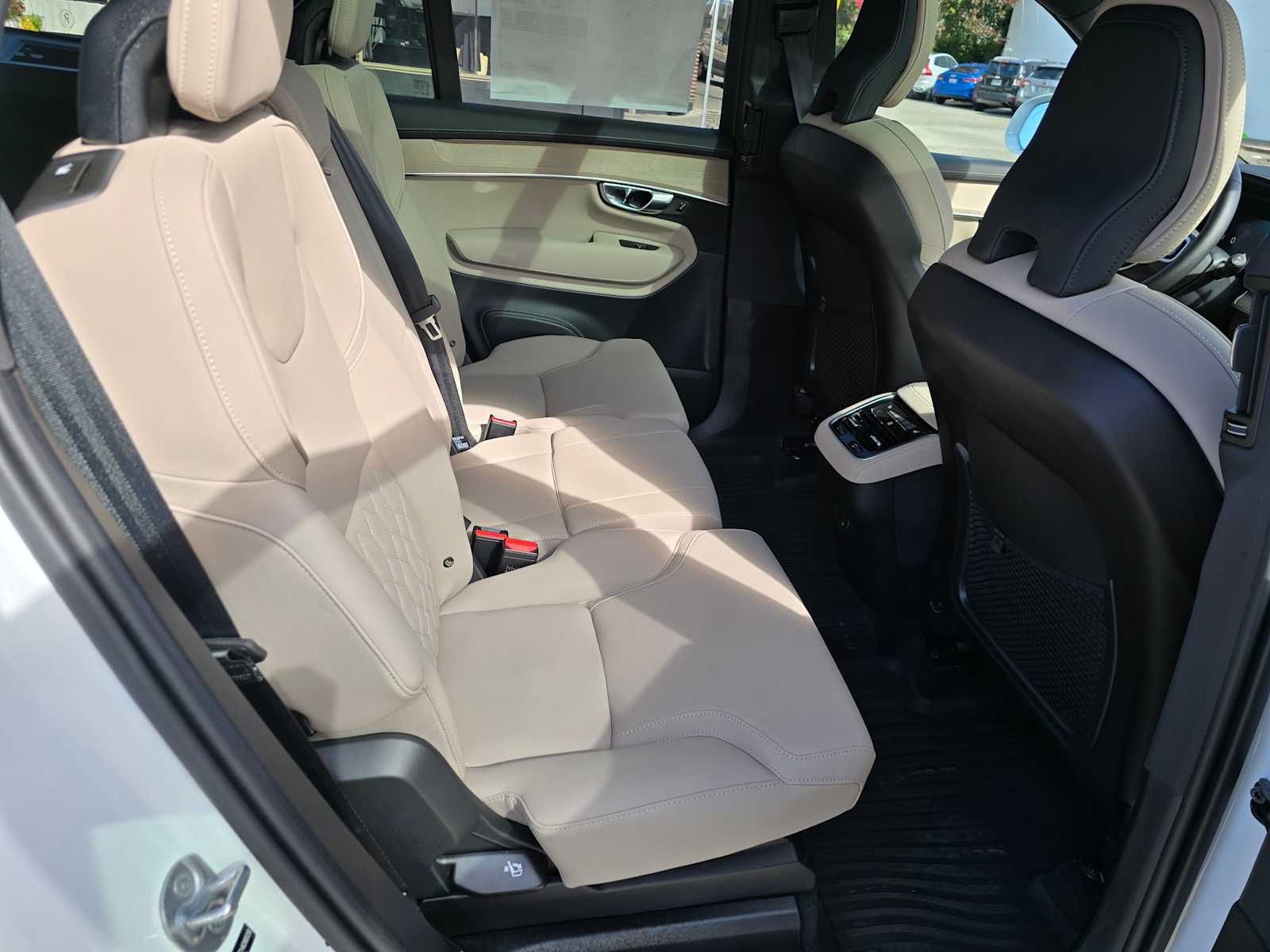 2026 Volvo XC90 Plus - Photo 14