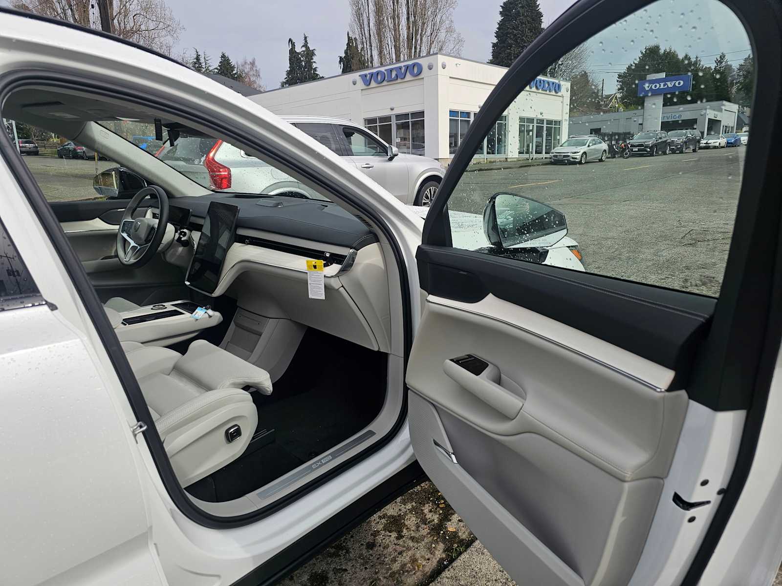 2025 Volvo EX90 Ultra - Photo 9