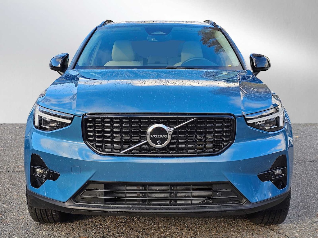 Certified 2024 Volvo XC40 B5 Plus Dark SUV