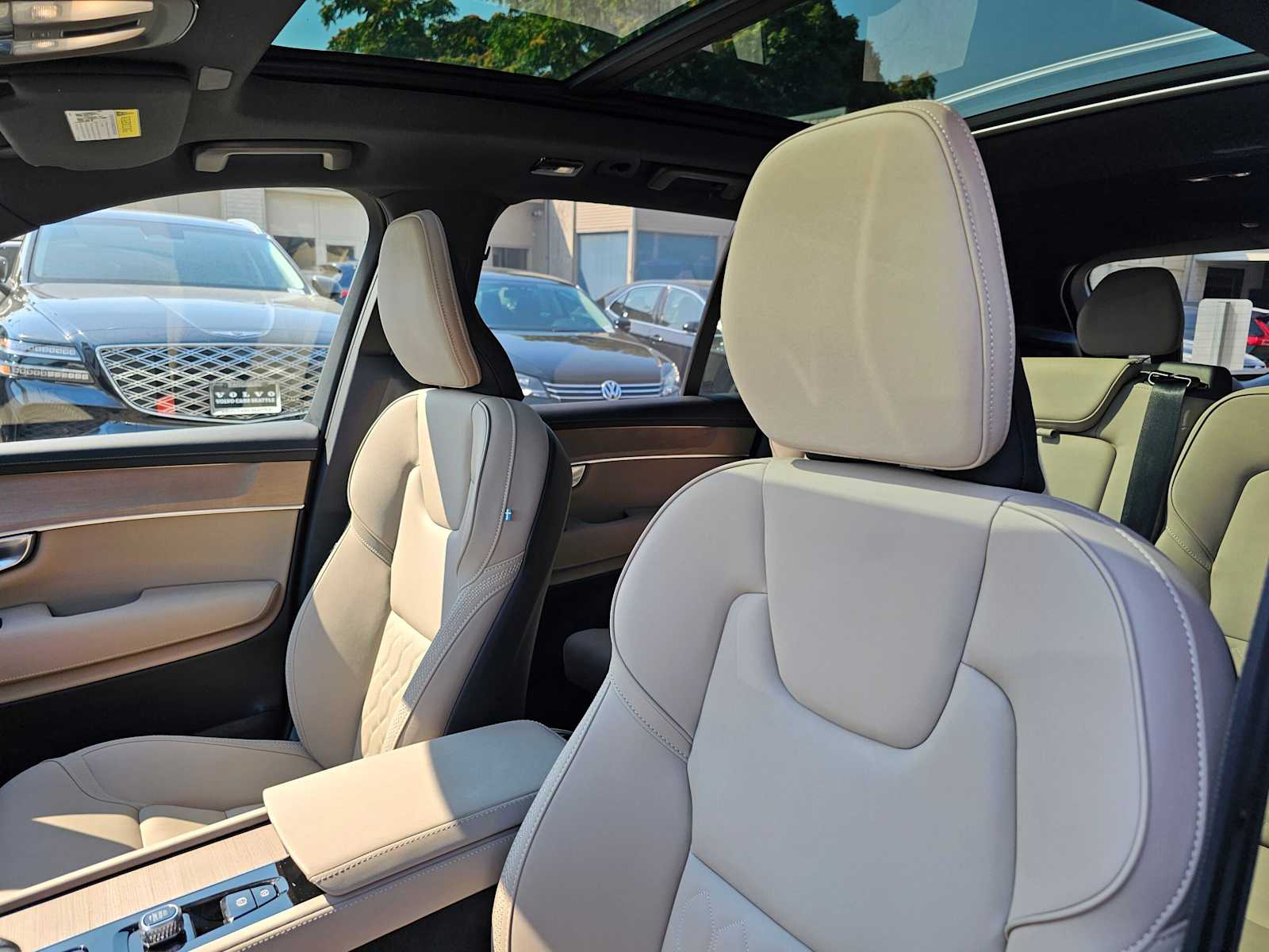 2026 Volvo XC90 Plus - Photo 23