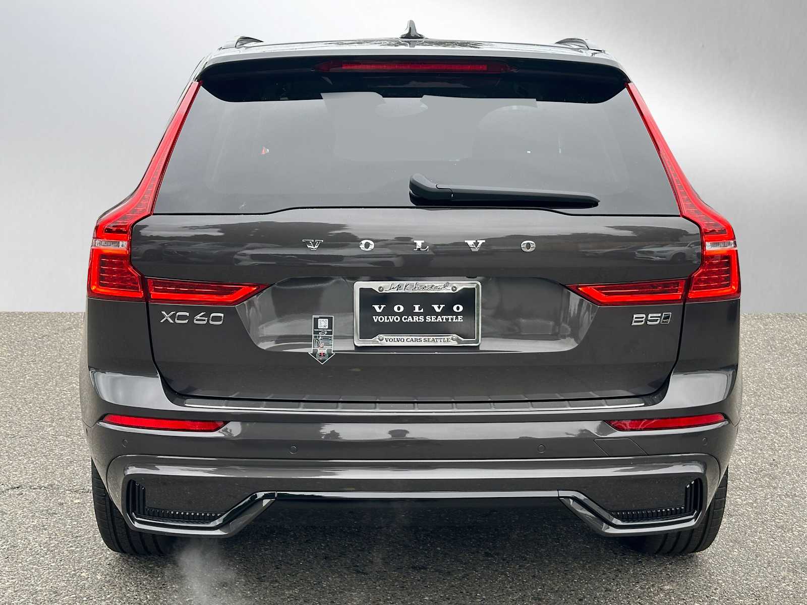 2025 Volvo XC60 B5 Plus photo 4