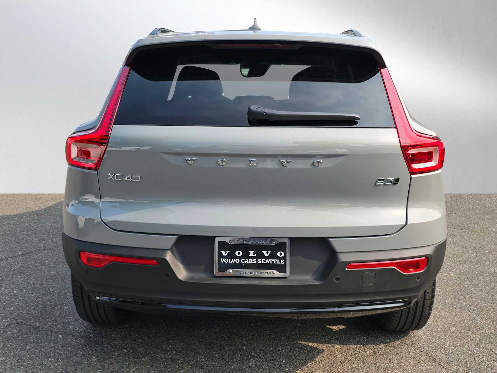 2026 Volvo XC40 Plus photo 4