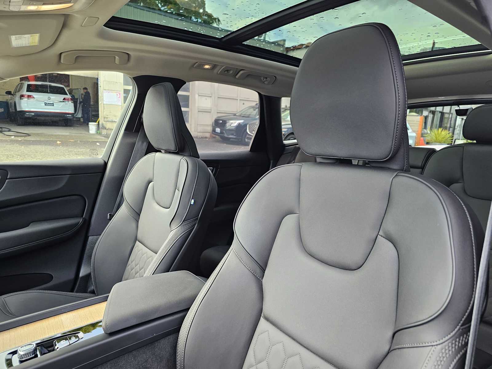 2026 Volvo XC60 Plus - Photo 22