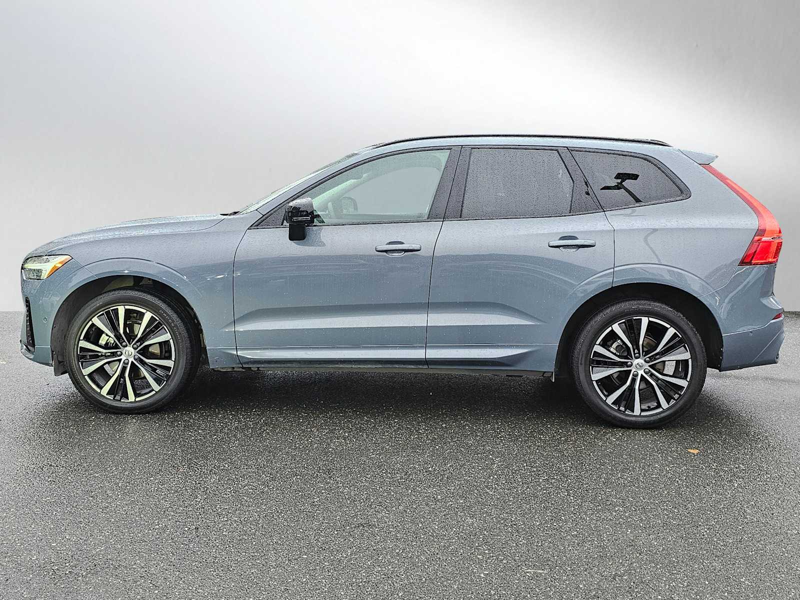 2024 Volvo XC60 B5 Plus photo 4
