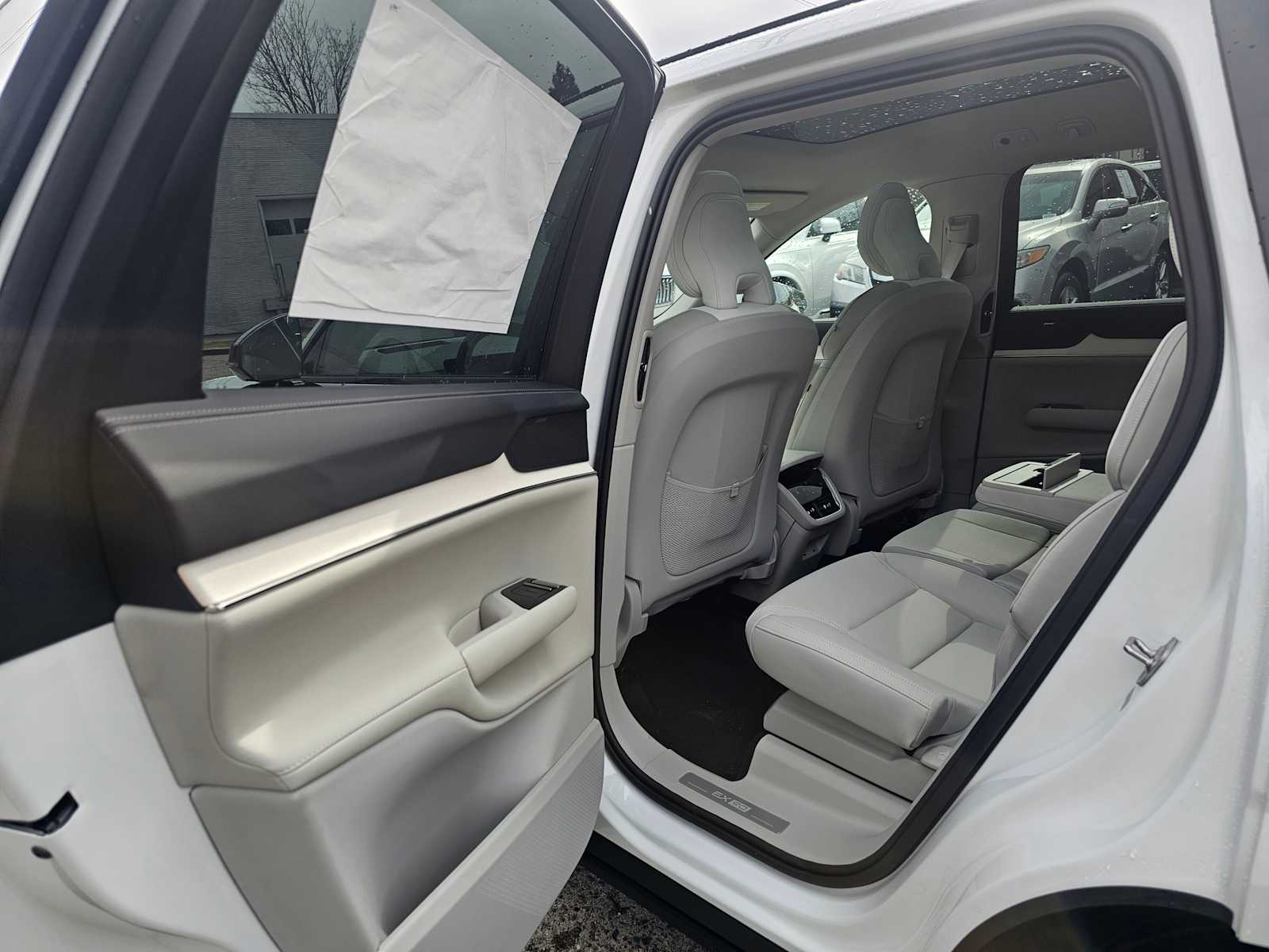 2025 Volvo EX90 Ultra - Photo 18