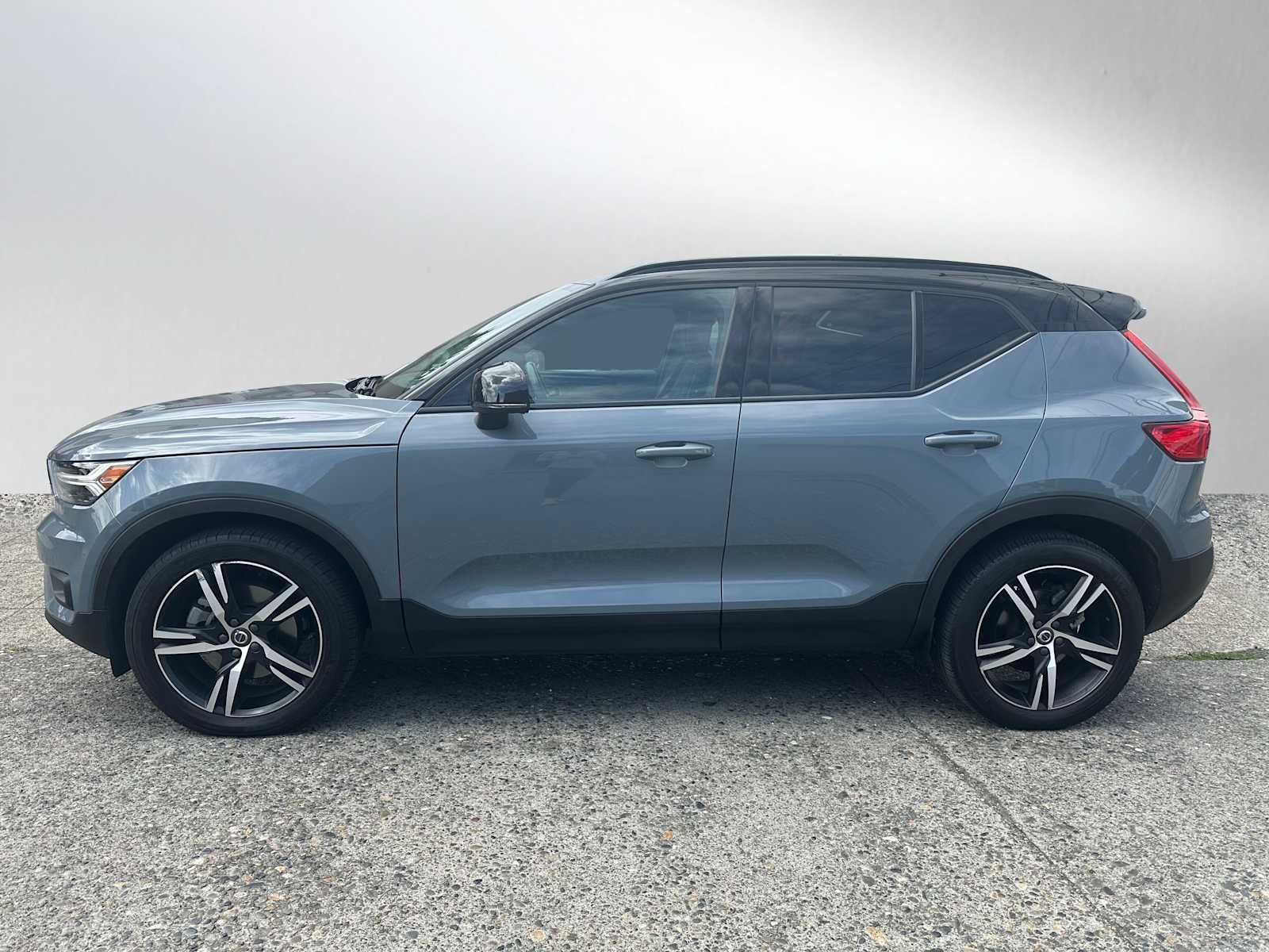 Certified 2021 Volvo XC40 R-Design with VIN YV4162UM1M2579888 for sale in Seattle, WA