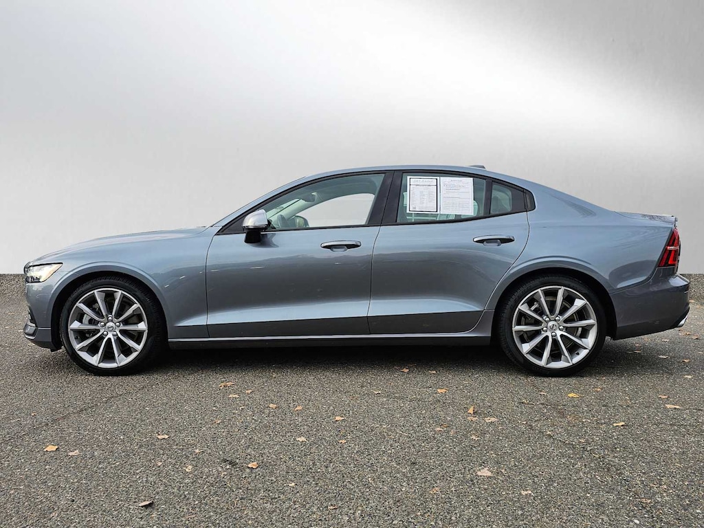 Certified 2021 Volvo S60 T6 Momentum Sedan