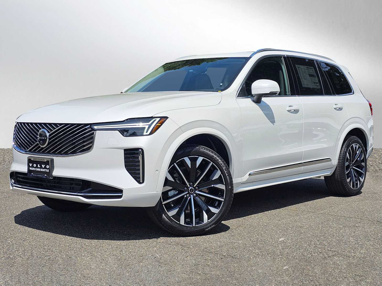 2025 Volvo XC90 B5 Plus photo 2