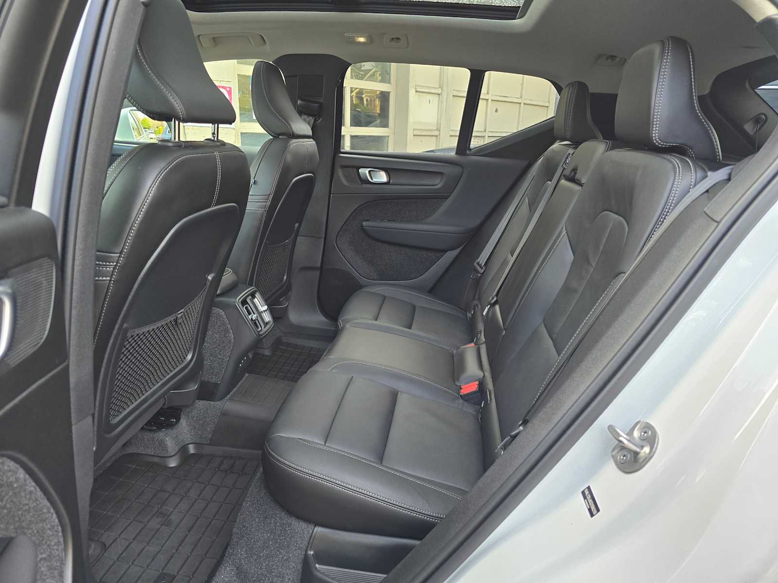 2025 Volvo XC40 Core - Photo 15