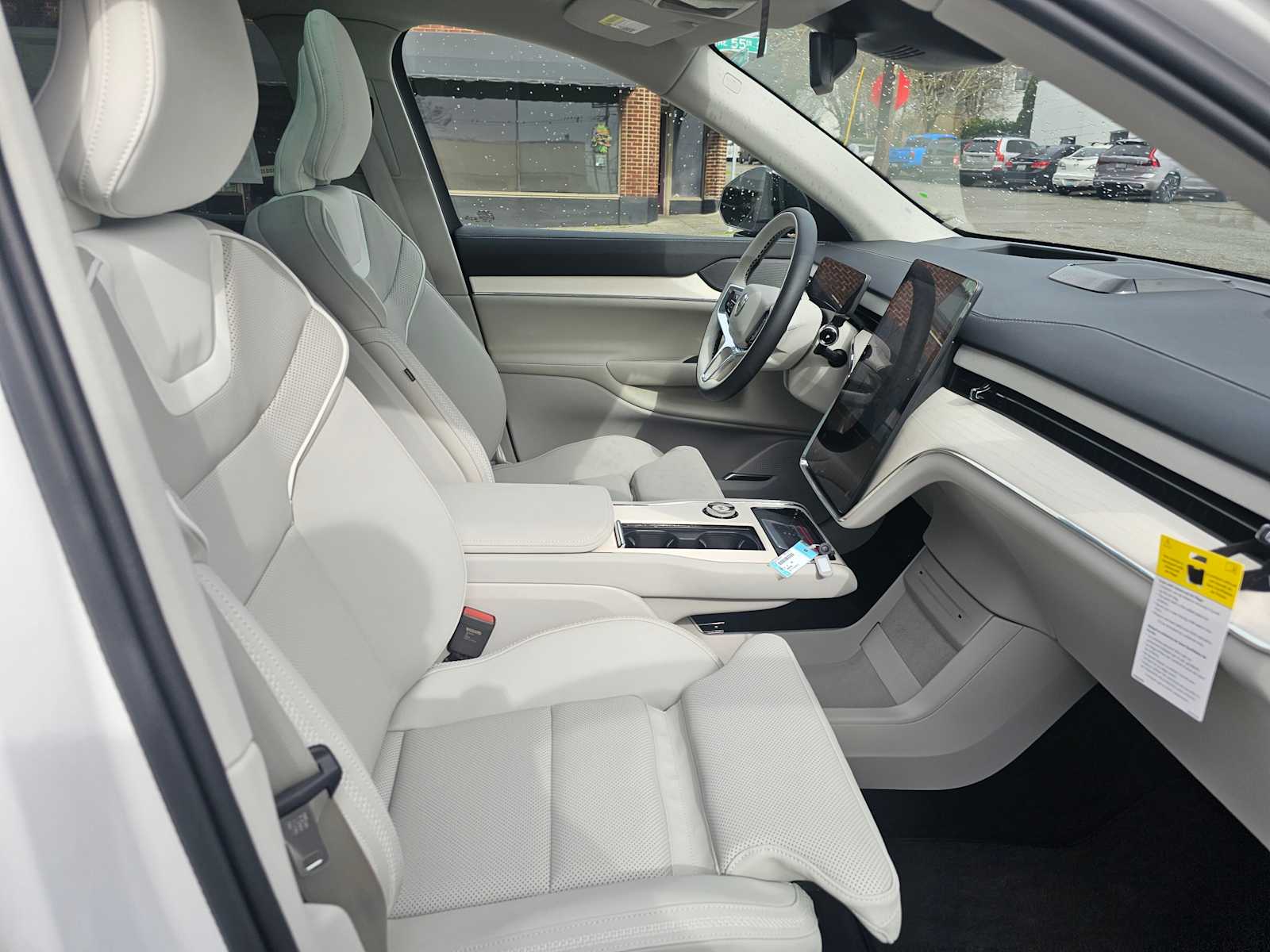 2025 Volvo EX90 Ultra - Photo 10