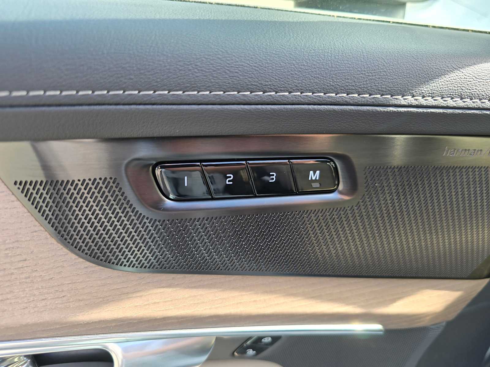 2026 Volvo XC90 Plus - Photo 25
