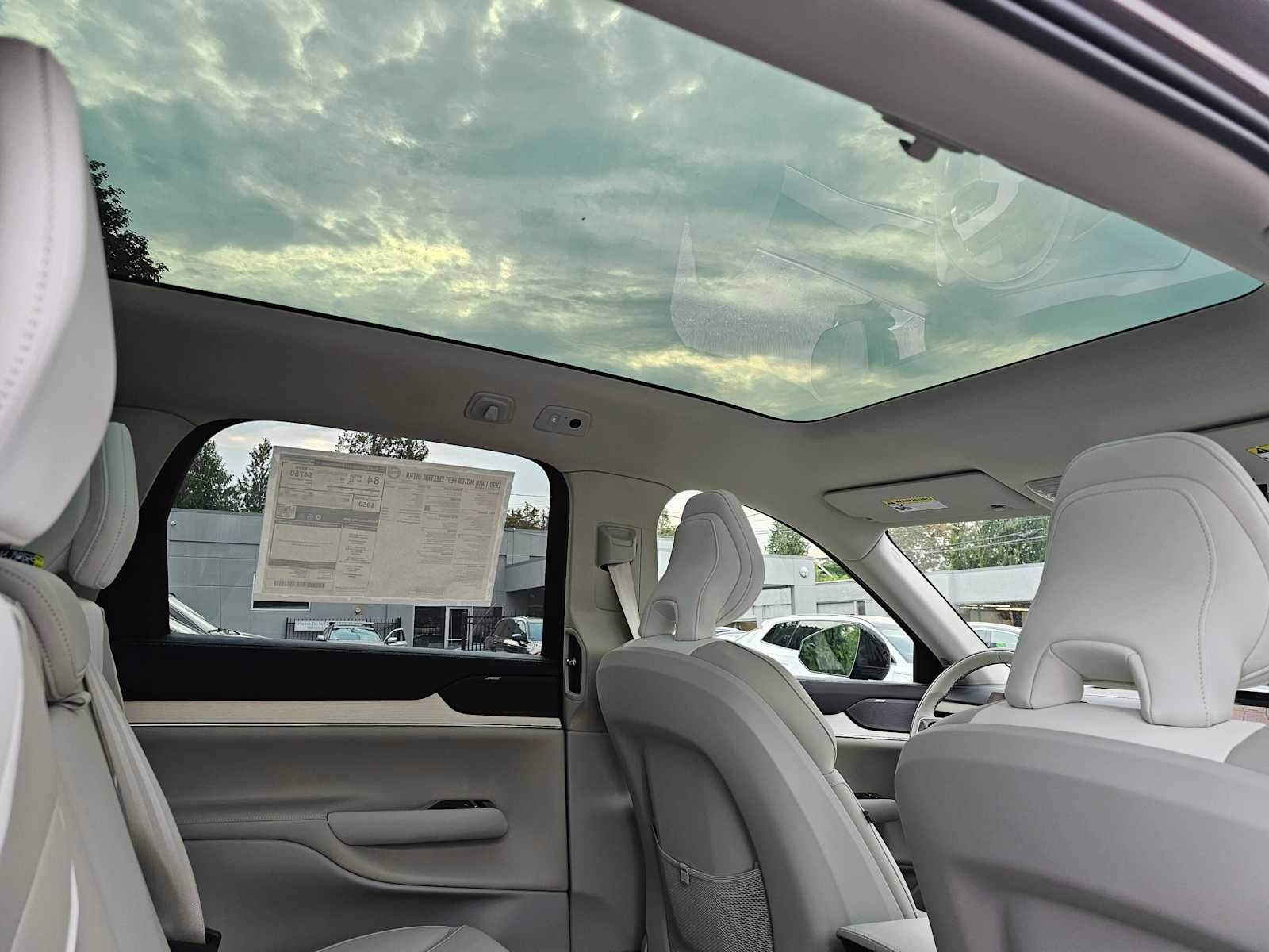 2025 Volvo EX90 Ultra - Photo 13