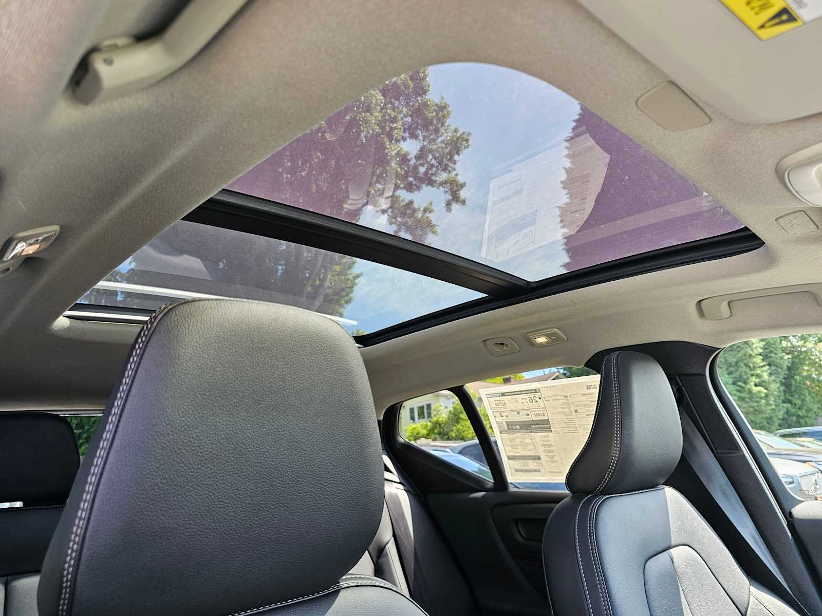 2025 Volvo XC40 Ultra - Photo 11