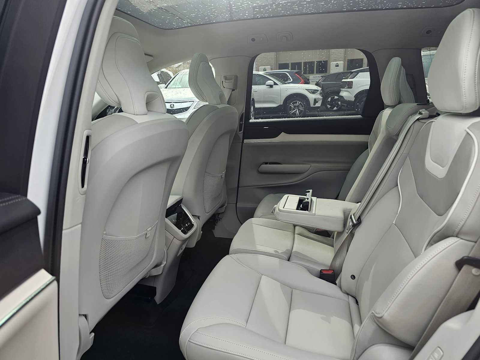 2025 Volvo EX90 Ultra - Photo 19