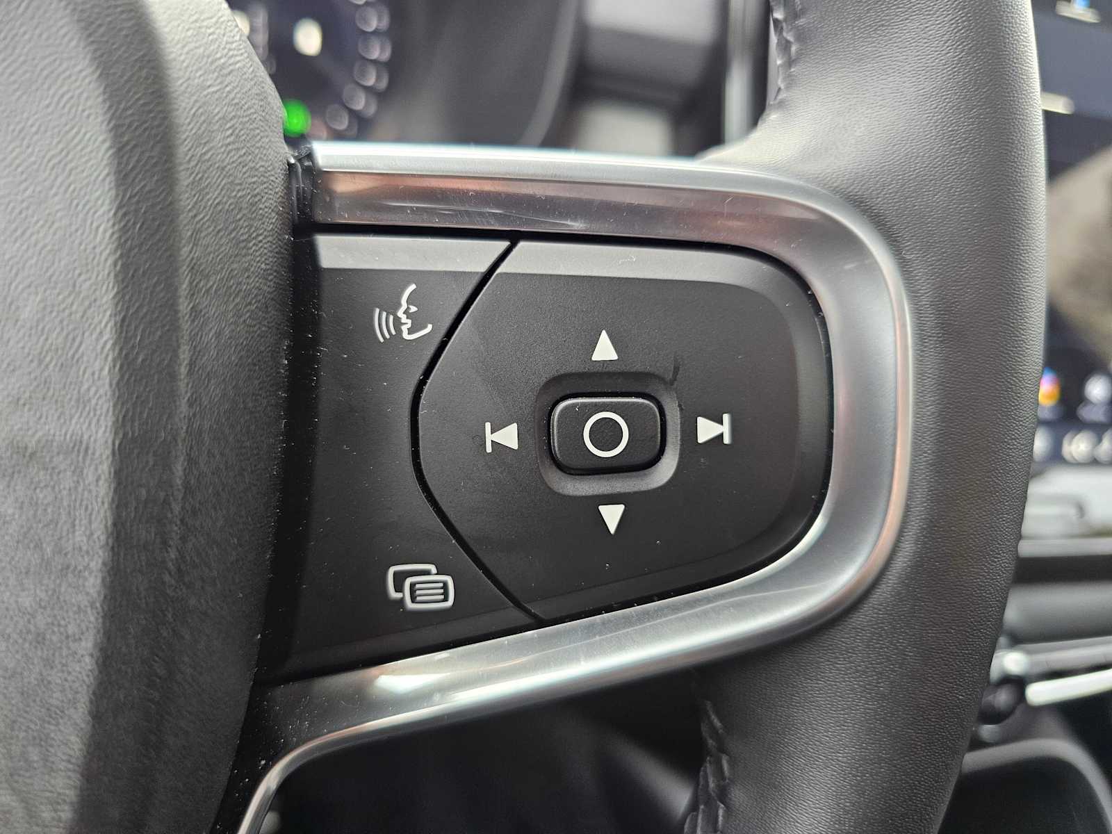 2025 Volvo XC40 Core - Photo 36