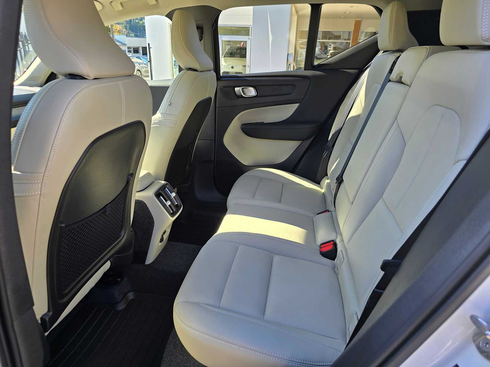 2026 Volvo XC40 Plus - Photo 17