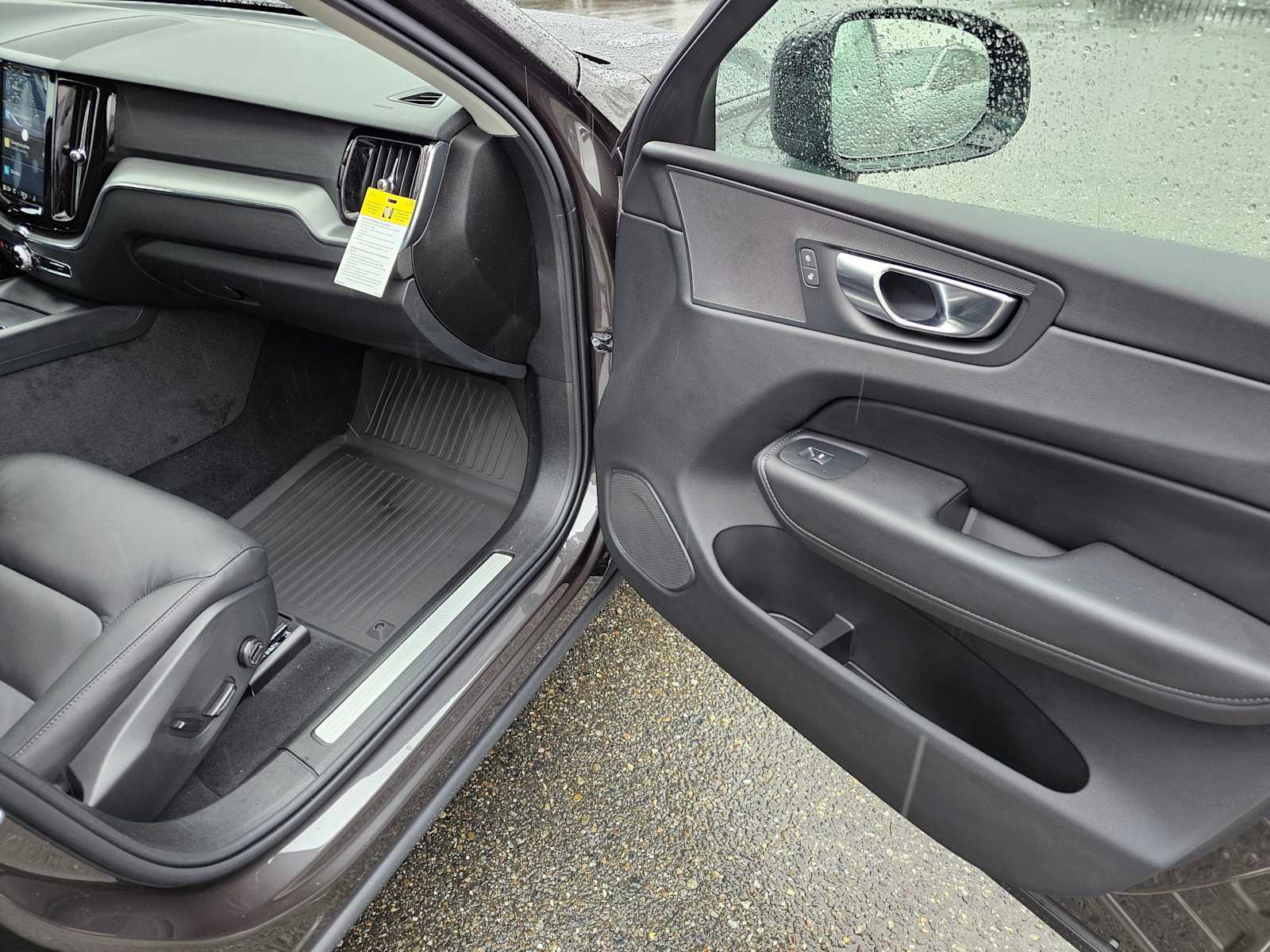 2025 Volvo XC60 Core - Photo 10