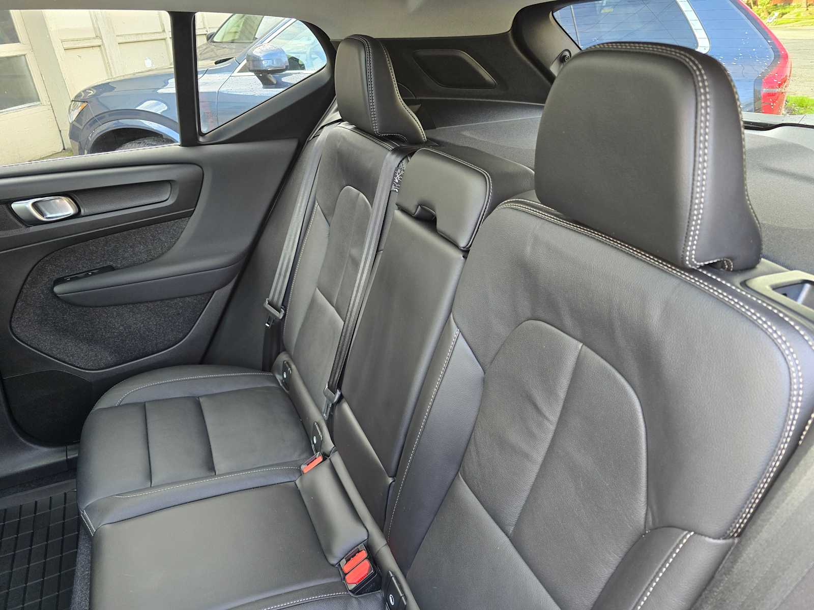 2025 Volvo XC40 Core - Photo 16