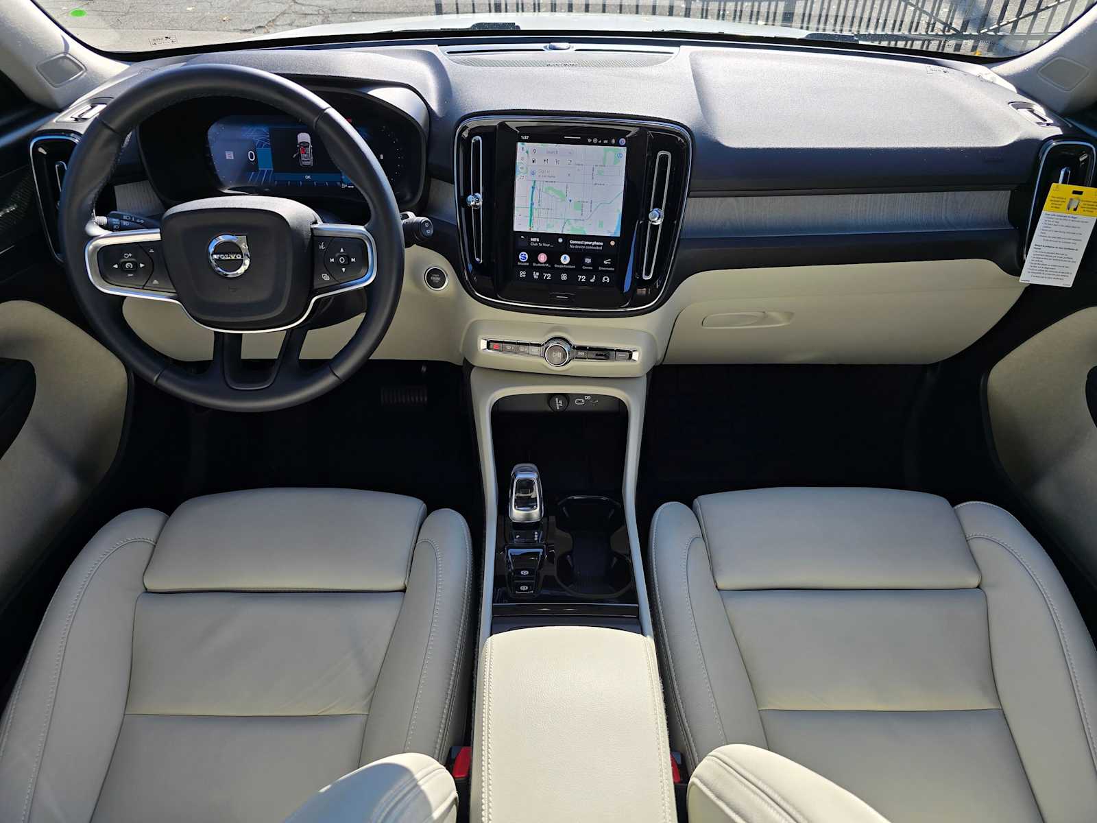 2026 Volvo XC40 Plus - Photo 18